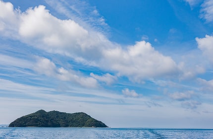 無人島美麗的海岸線